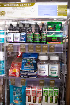Photos de produits à base de CBD en vente aux États-Unis.