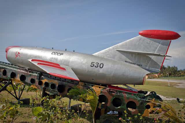 Un missile Sopka déployé pendant la crise des missiles de 1962 est exposé au complexe Morro Cabana, le 11 octobre 2012 à La Havane, capitale de Cuba.