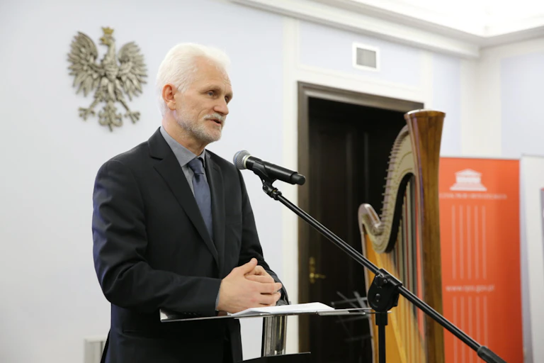 Ales Bjaljatski addressing the Polish senate in 2014.