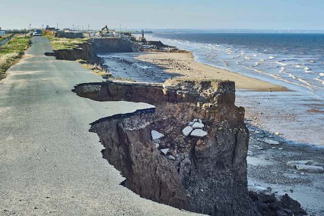 Línea de costa erosionada.