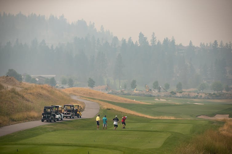 people play golf in a smoky atmosphere