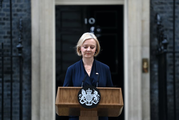 Las cinco causas de la caída de Liz Truss como primera ministra británica