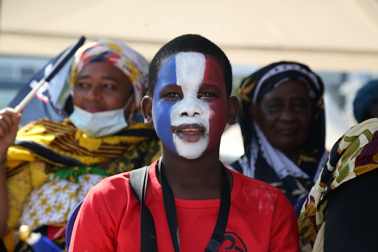 Soutiens politiques du Rassemblement National lors de la visite de Marine Le Pen à Mayotte le 18 décembre 221. Les tensions avec les Comores et l'insécurité ont alimenté le vote RN dans ce département.
