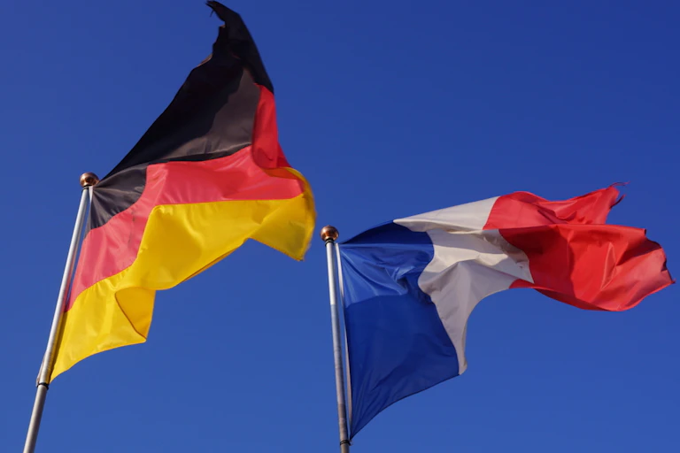 Drapeaux allemand et français