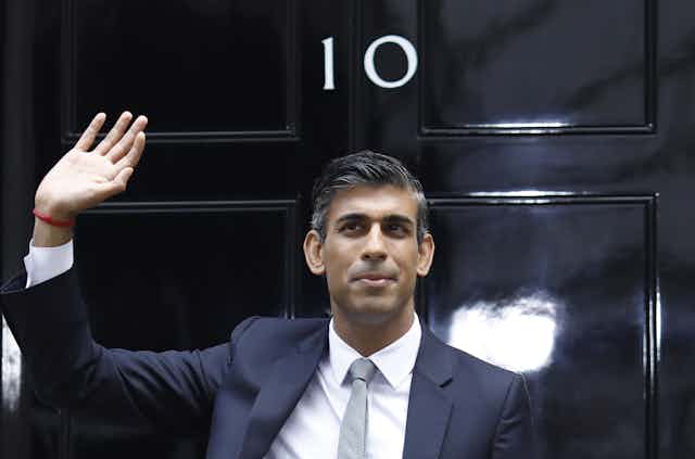 Rishi Sunal waving outside 10 Downing Street.