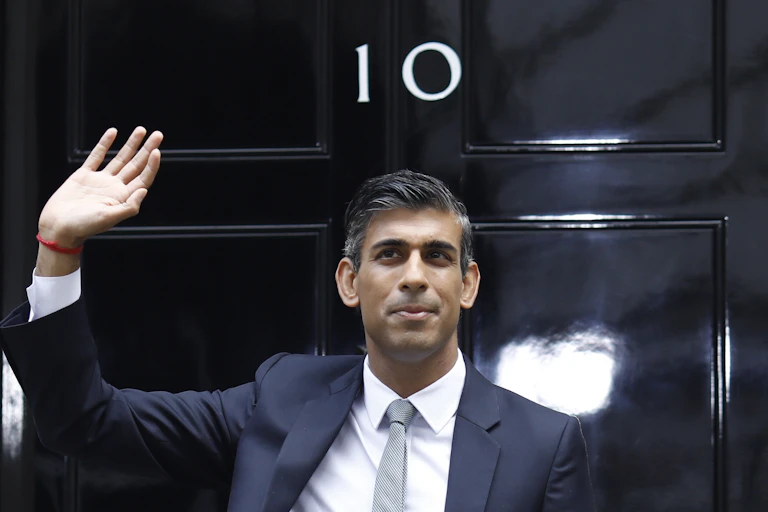Rishi Sunal waving outside 10 Downing Street.