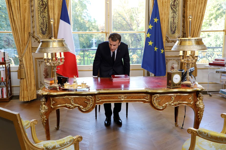 Le président Emmanuel Macron le 15 septembre 2017 dans son bureau de l'Elysée. 