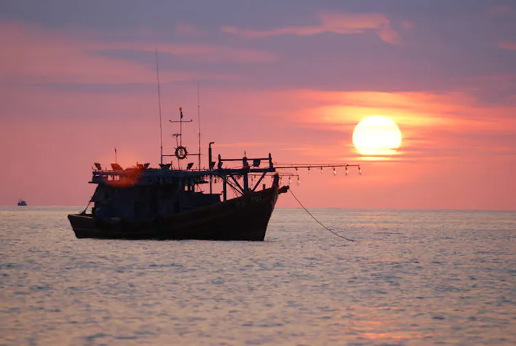 Pekerja kapal penangkap ikan maupun kapal niaga memiliki hak yang sama untuk di lingkungan kerja yang aman di atas laut.