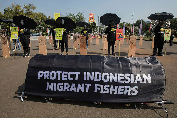Nelayan migran dikategorikan sebagai pekerja yang rentan terutama dalam kondisi penangkapan ikan yang tidak aman.