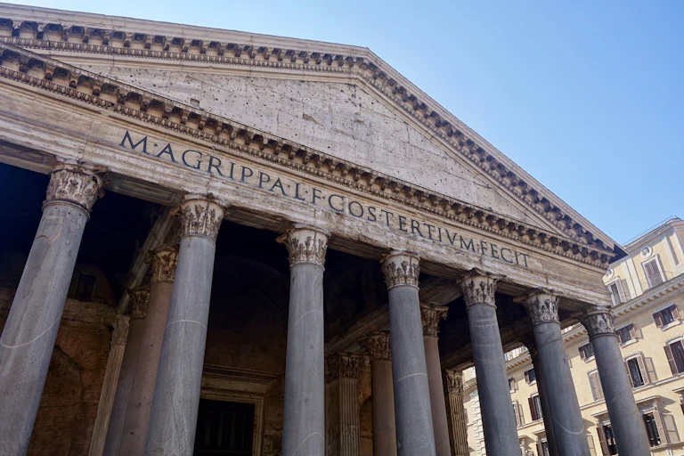 Inscripción en el Panteón de Roma.
