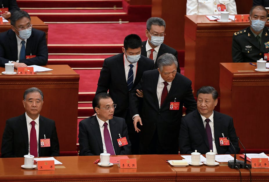 Hu Jintao évacué de la tribune du Congrès du PCC