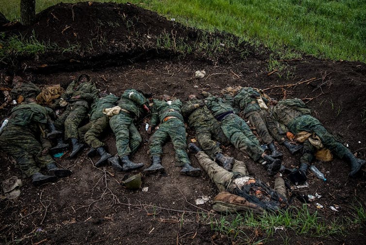 Cadavres en uniforme de l’armée russe