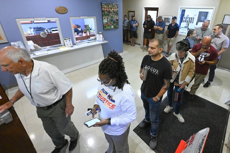 A queue of people line up to vote in Avondale Estates, Georgia, November 2022.