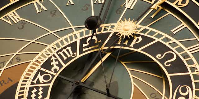 Image of an astronomical clockfae