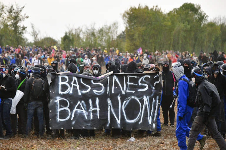 Manifestations aux abords de Sainte-Soline organisées par le collectif 'Bassines Non Merci' contre un réservoir d'eau destiné à l'agriculture, le 29 octobre.