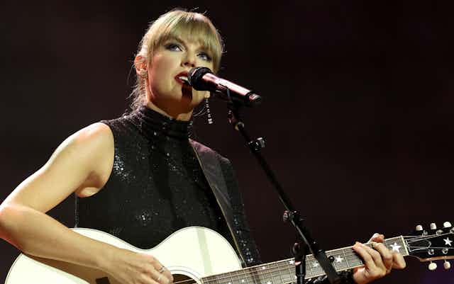 Taylor Swift sings and plays the guitar