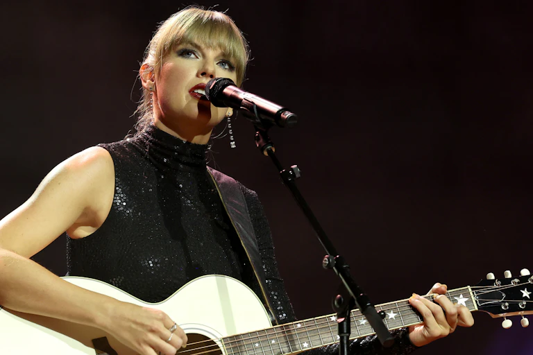 Taylor Swift sings and plays the guitar