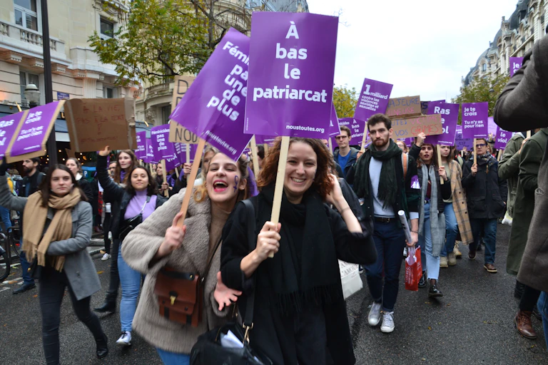 Le collectif #Noustoutes a permis l'émergence d'un renouveau de l'action féministe au tournant des années 2010. Marche contre les violences sexistes et sexuelles le 23 novembre 2019.