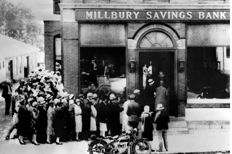 Un _bank run_ durant la crise de 1929.