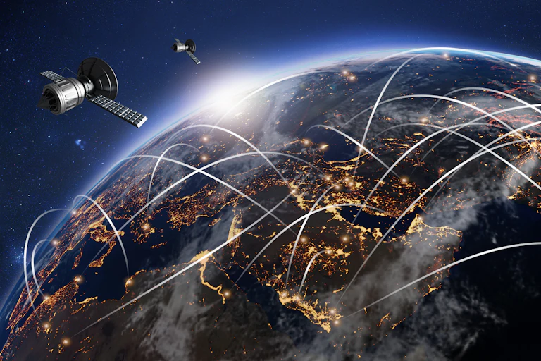 Satellite survolant la Terre