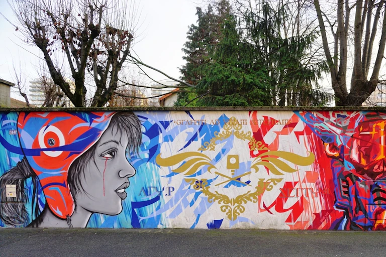 A Vitry-sur-Seine, en 2015, représentation d'une Marianne triste.