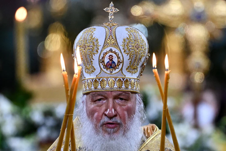 Le patriarche de Moscou et de toutes les Russies Kirill en tenue d'apparât