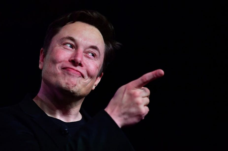 Elon Musk souriant