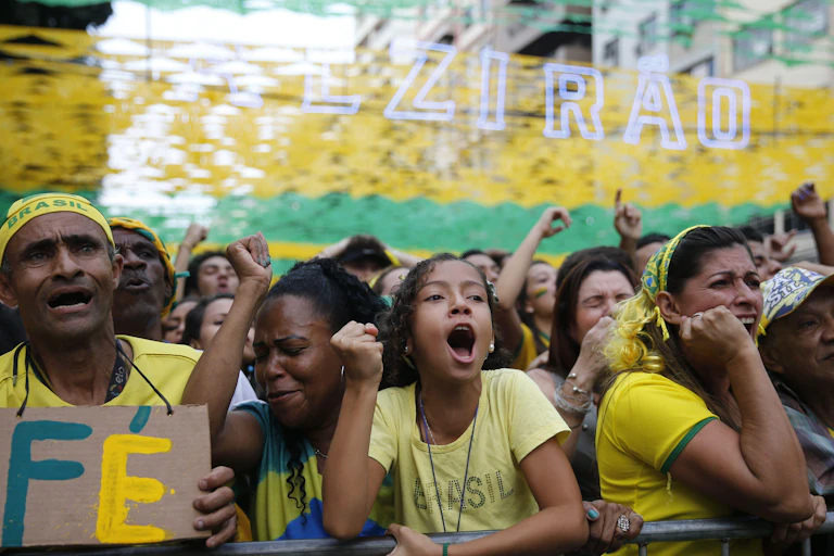 Women, men and children all wearing yellow cheer.