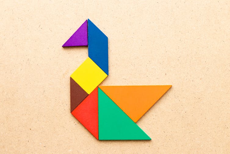 A swan shape in Tangram.