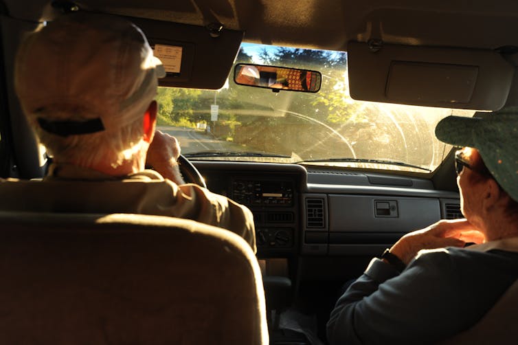 Gran pareja en el auto