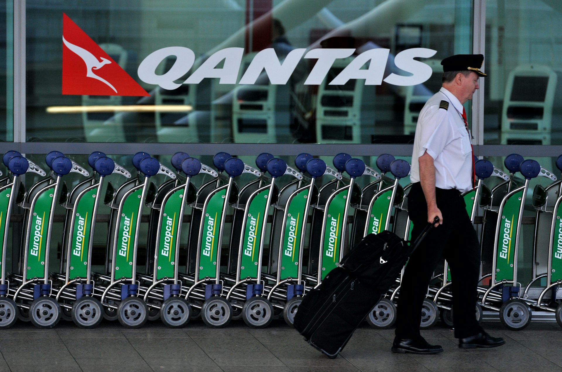 qantas sports baggage