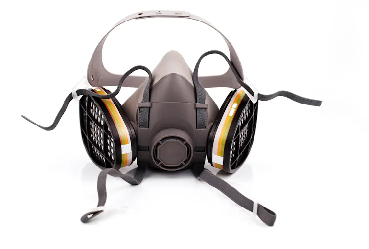 Elastomeric face mask