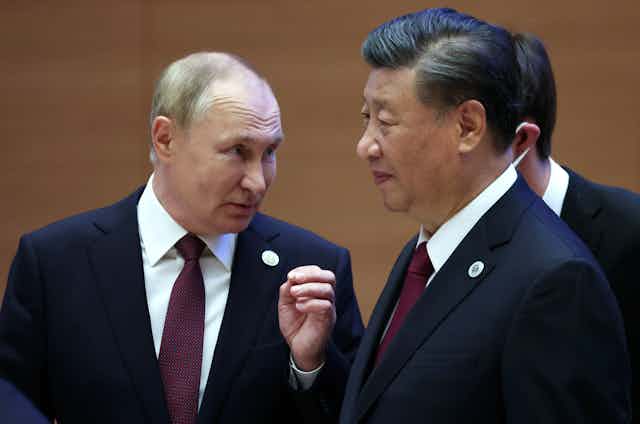 Russian president Vladimir Putin speaks with Chinese president Xi Jinping
