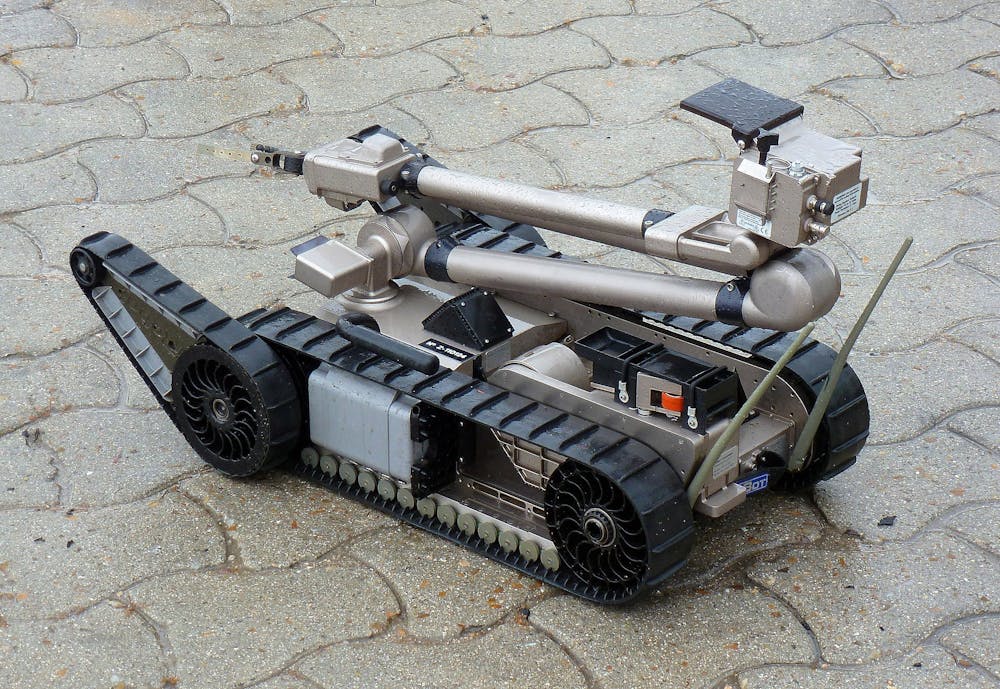 Fabricante militar presenta perro robot armado con un rifle – DW