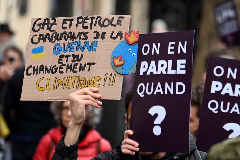 Un panneau engageant à l'action climatique lors d'une manifestation à Paris en mars 2022 