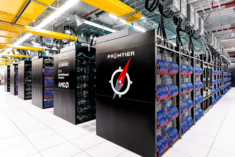 Les racks contenant le superordinateur Frontier
