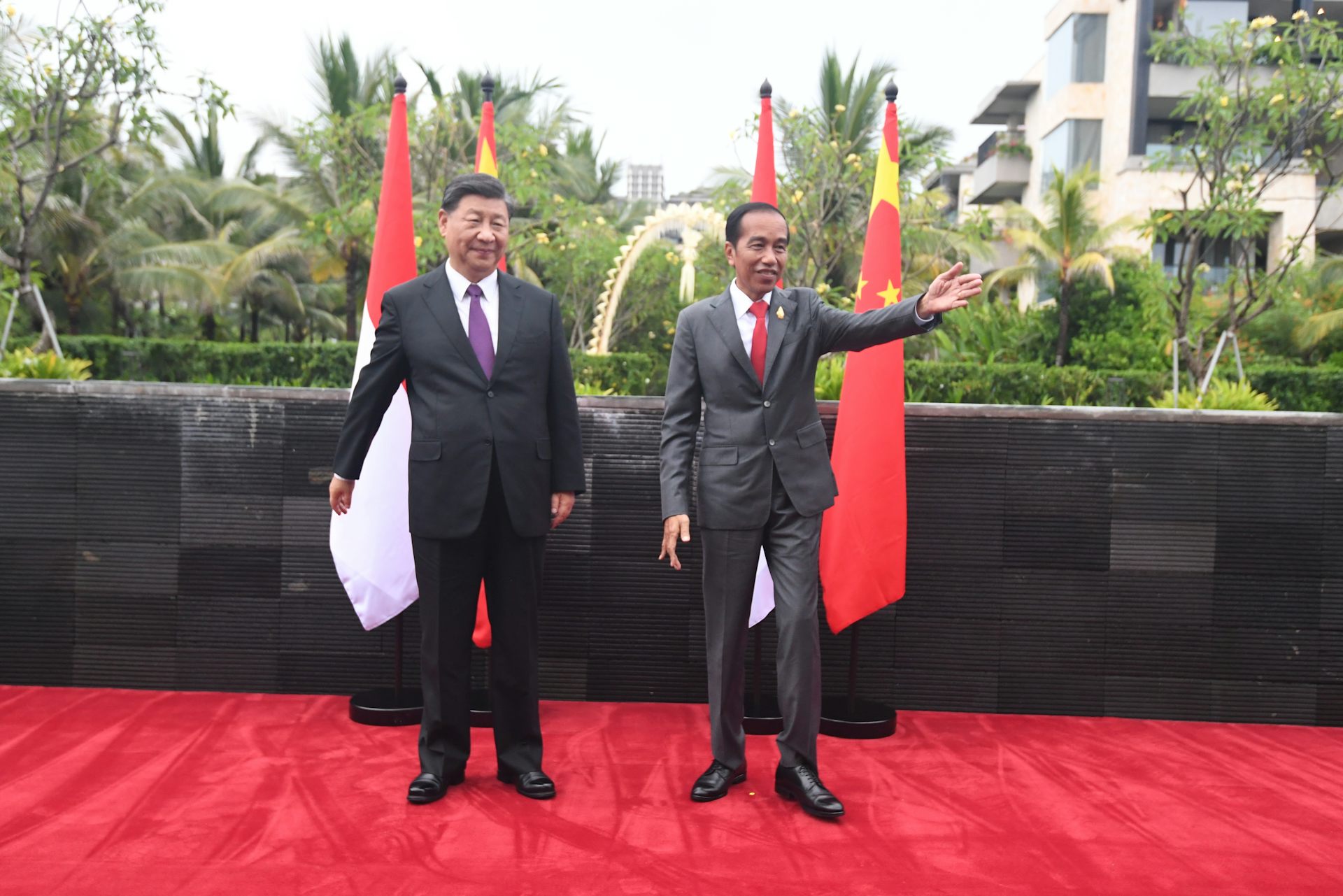 Xi Jinping terpilih lagi: untung buat Indonesia, tapi gelombang protes yang sedang terjadi dapat memperburuk sentimen anti-Cina