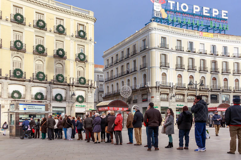 Cola para comprar billetes de lotería.