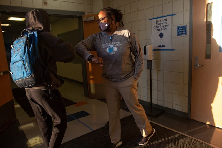 معلم شوهد في الرواق.