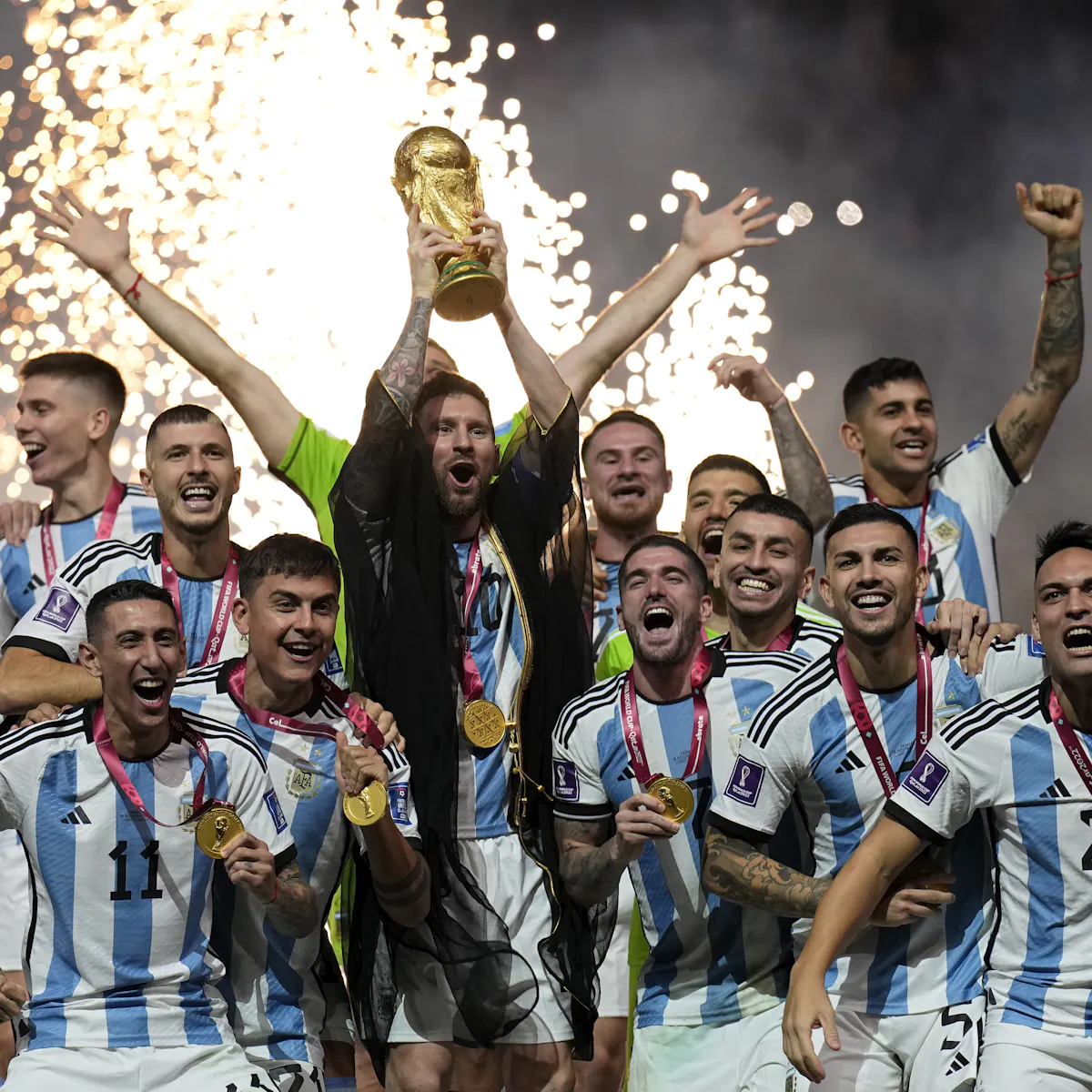 Mach Weiter Karte TochiBaum Fifa 2022 Maler Charakteristisch Champagner mach-weiter-karte-tochibaum-fifa-2022-maler-charakteristisch-champagner