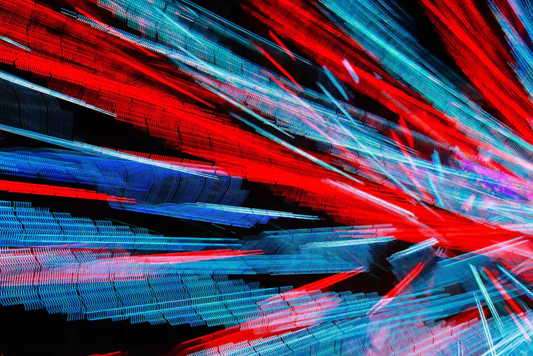 Rayons de lumières rouge et bleu destructurés et hachés