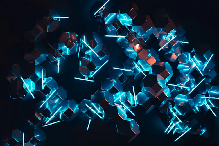 Des néons bleus reflechis dans des cubes de miroirs