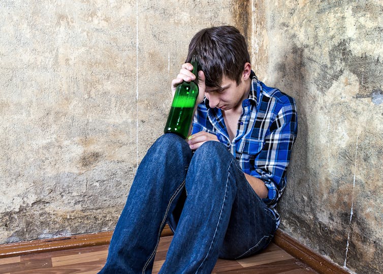 Este consumo de alcohol de botellón es el más dañino y puede provocar daños a largo plazo, e incluso irreversibles, en el cerebro adolescente.