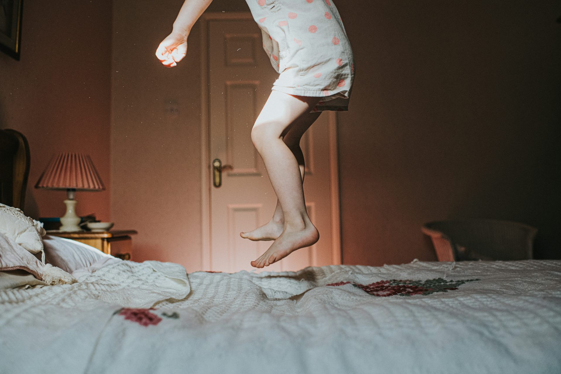 Kids sleeping in parents clearance bed