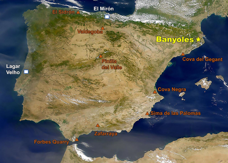 Map showing the green and rocky terrain of Spain with fossil discovery sites indicated.