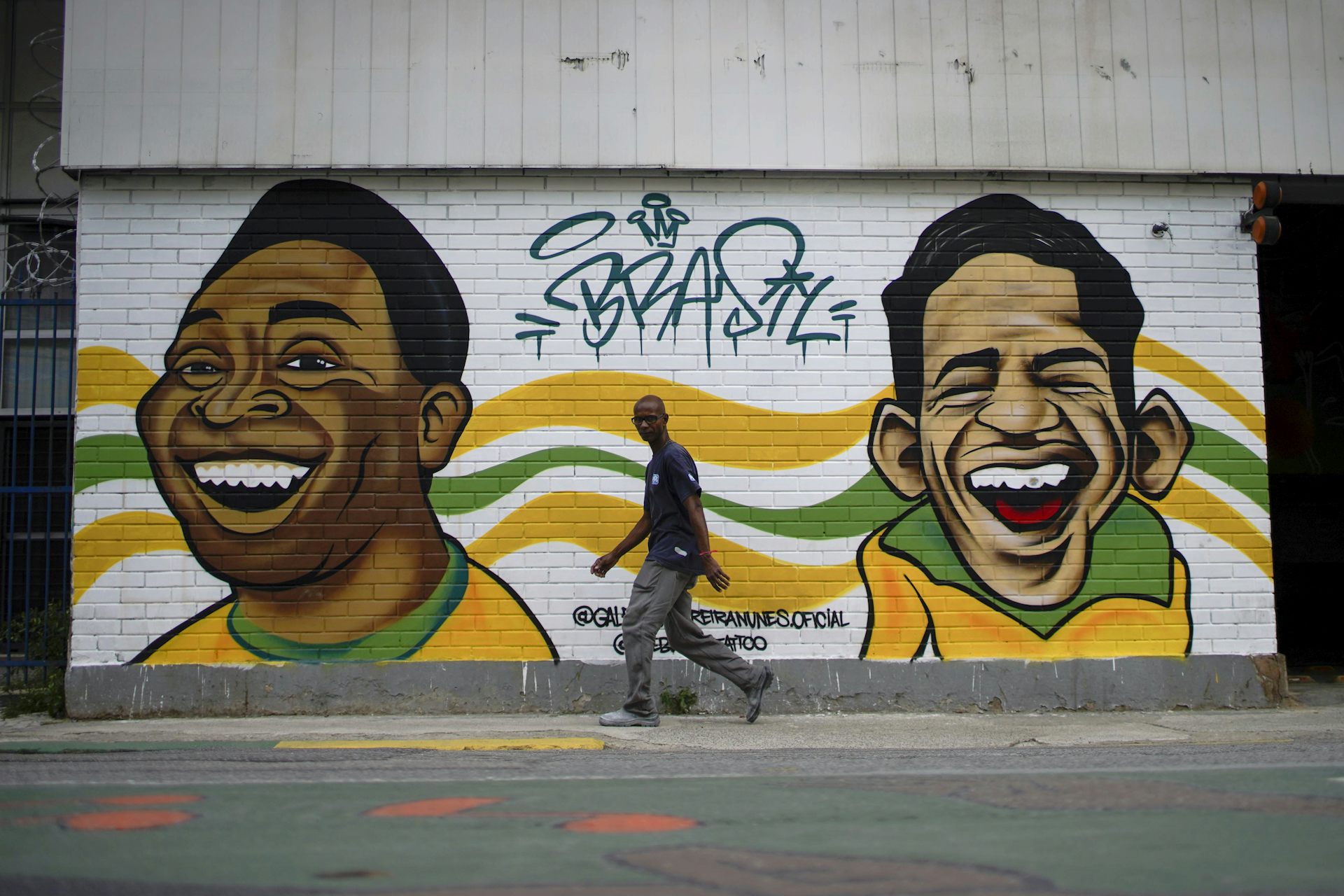 Fresque murale représentant Pelé et Garrincha