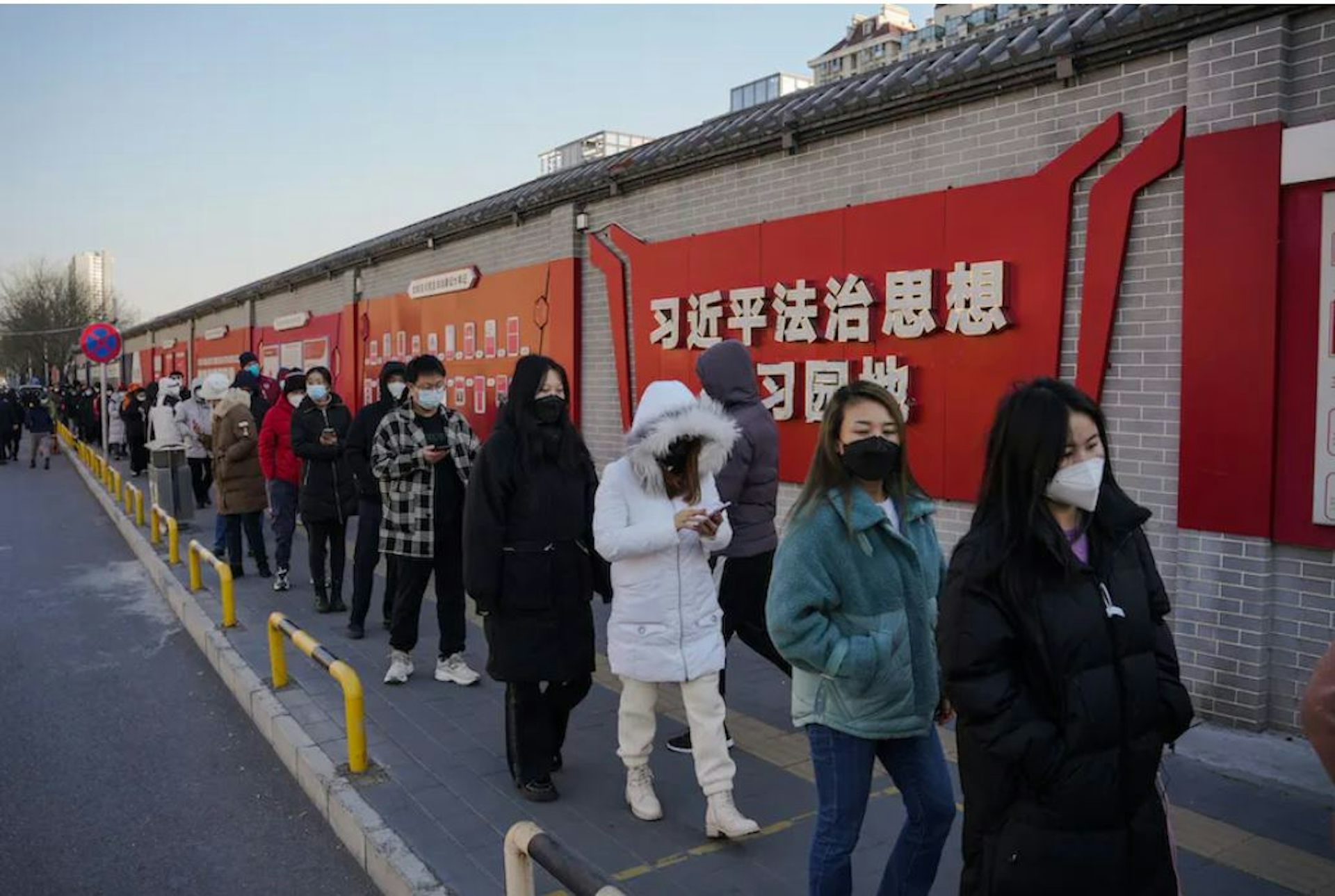 Cina dapat mengalami lonjakan COVID besar-besaran karena cabut pembatasan &ndash; ini penyebab dan kemungkinan hasilnya