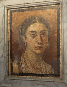 Mosaico que retrata a una mujer romana.