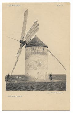 Fotografía de un molino de viento.