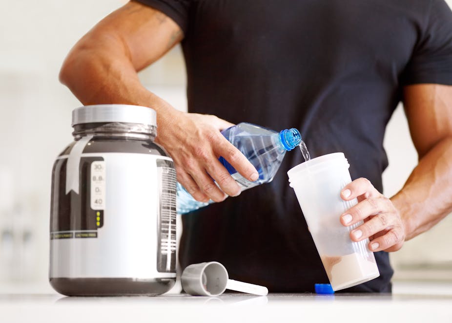 A man mixes water with the creatine powder in his cup.